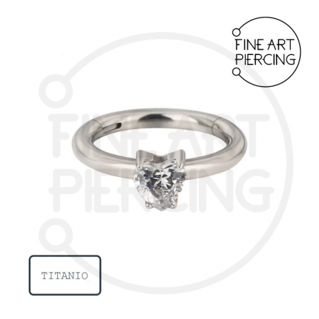 Aro clicker Amanda de titanio hipoalergénico con circonita en forma de corazón