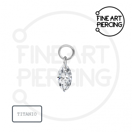 Charm "Arielle" con circonita de corte marquesa sin engarce visible