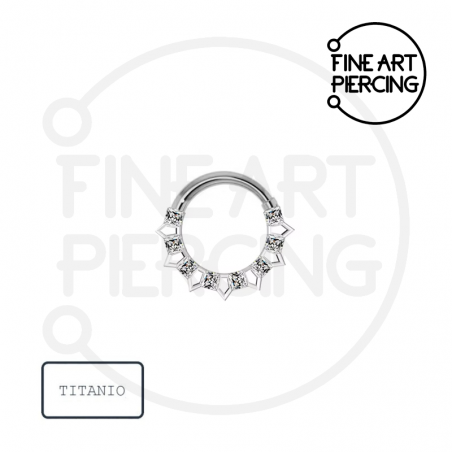 Piercing de titanio para septum o daith con acabado pulido espejo y circonitas cuadradas