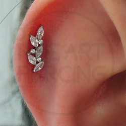 Top de Titanio Push Pin con Circonita Marquesa para Piercing Conch