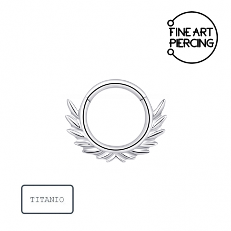 Aro clicker Beatriz de titanio para piercing septum y daith con diseño de hojas.