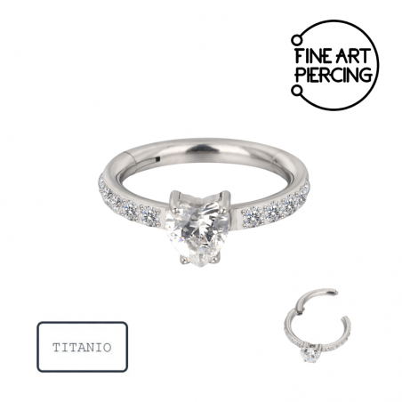 Aro clicker de titanio para hélix con corazón de circonita.