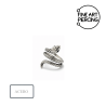 Anillo de acero inoxidable en forma de serpiente enroscada sobre fondo blanco.