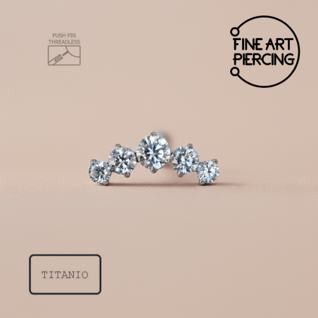 Piercing Top Azalea de 5 circonitas en curva, fabricado en titanio hipoalergénico.
