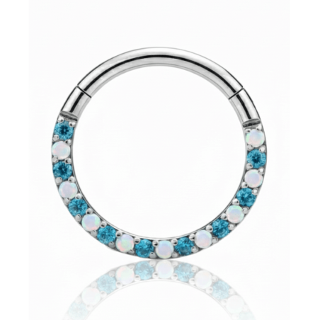 Aro clicker Sissi de titanio con diseño frontal de ópalos blancos y circonitas azules, ideal para daith o septum.