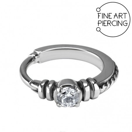 Aro clicker de acero quirúrgico con diseño trenzado y circonita
