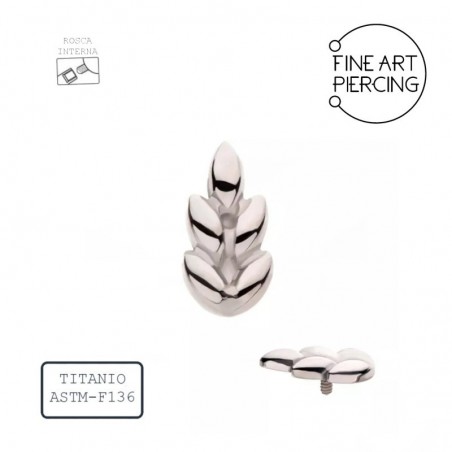 Top con diseño de hoja en titanio hipoalergénico