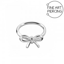 Detalle de aro clicker con diseño de lazo